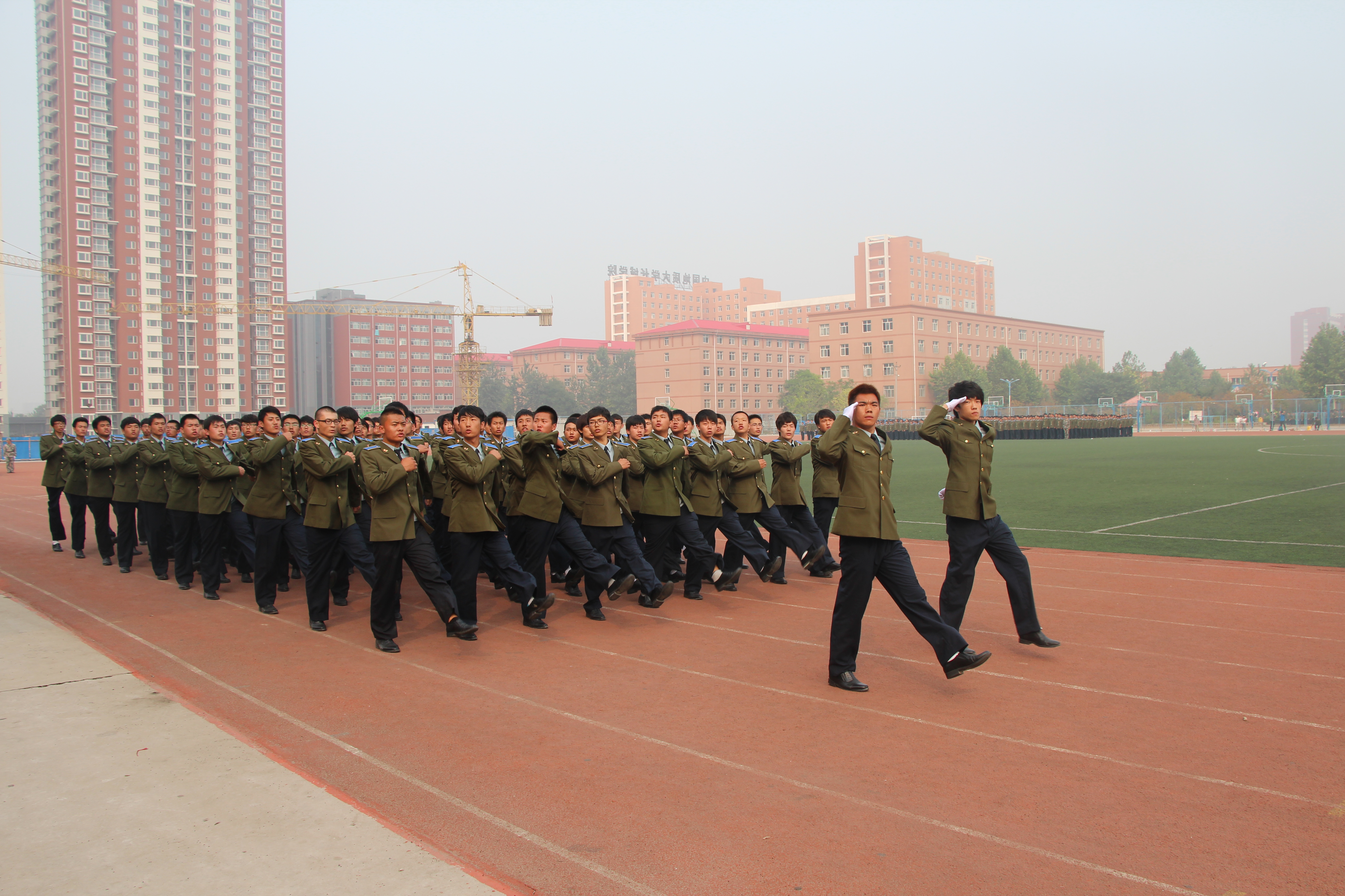 我系新生圓滿成軍訓(xùn)任務(wù)