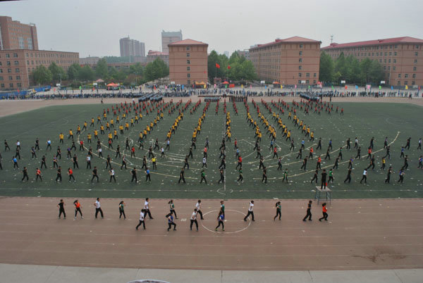 2014年春季運(yùn)動會管理學(xué)子再創(chuàng)新高