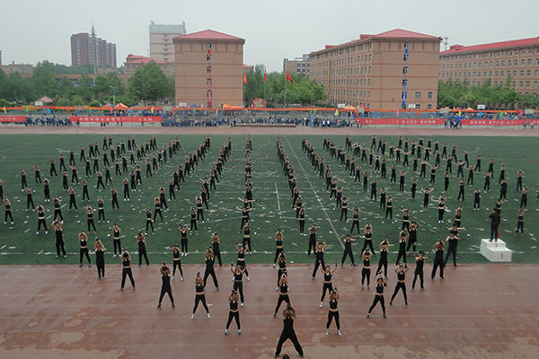 我系2015春季運(yùn)動會再創(chuàng)輝煌