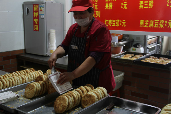 杜絕白色污染 呵護(hù)美麗校園