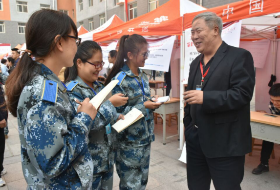 伯樂識(shí)良馬 明主覓賢才——我校成功舉辦2017屆畢業(yè)生秋季雙選會(huì)