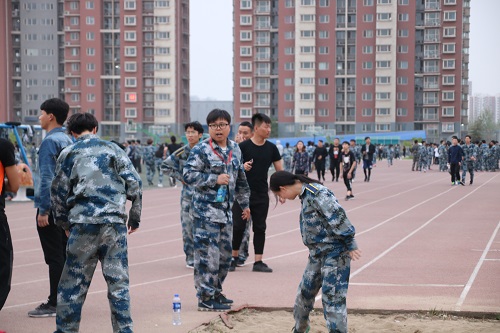 努力備戰(zhàn)校運會，地科同心創(chuàng)輝煌