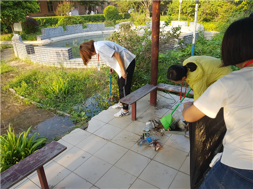 【美化校園】為迎接新生的到來，我院全體動員美化校園環(huán)境