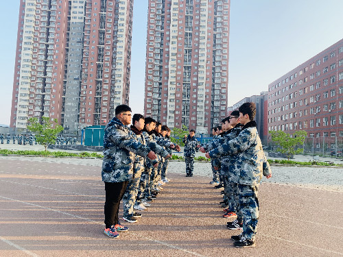 不畏險阻，揚(yáng)我管理精神