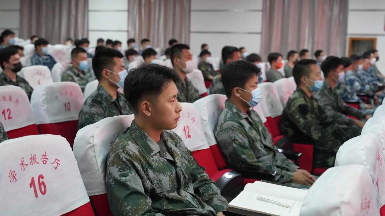 憶軍旅青春 走規(guī)劃人生——賀陽(yáng)集團(tuán)退役軍人大學(xué)生人生規(guī)劃專題講座