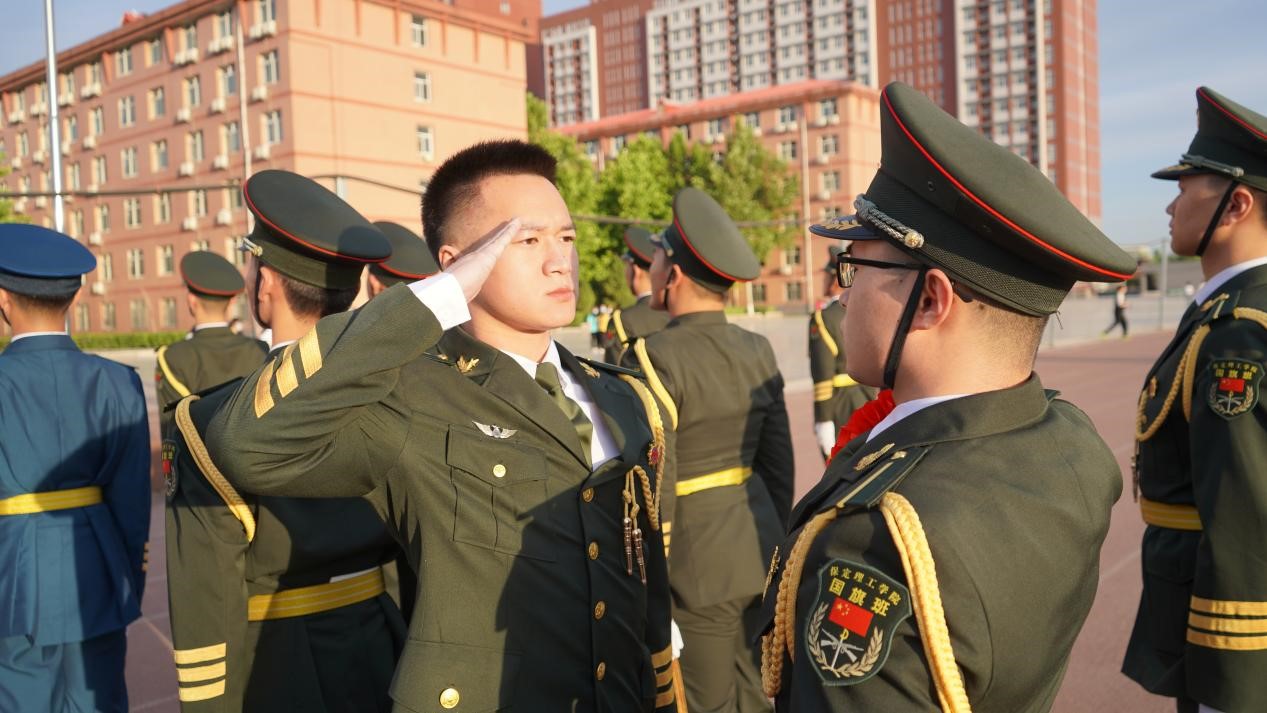 保定理工學(xué)院舉行國(guó)旗班第十五屆退役暨交接儀式