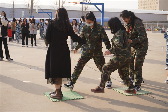 芬芳婦女節(jié)  感恩春暉情——我校舉辦“三八”節(jié)趣味活動(dòng)