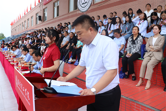 強(qiáng)國(guó)有我，意氣正揚(yáng) ——我校舉行2023級(jí)新生軍訓(xùn)結(jié)營(yíng)式暨開學(xué)典禮