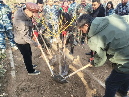 “草木皆待春，你我共護(hù)綠”——保定理工學(xué)院藝術(shù)學(xué)院開展“3.12植樹節(jié)”主題活動