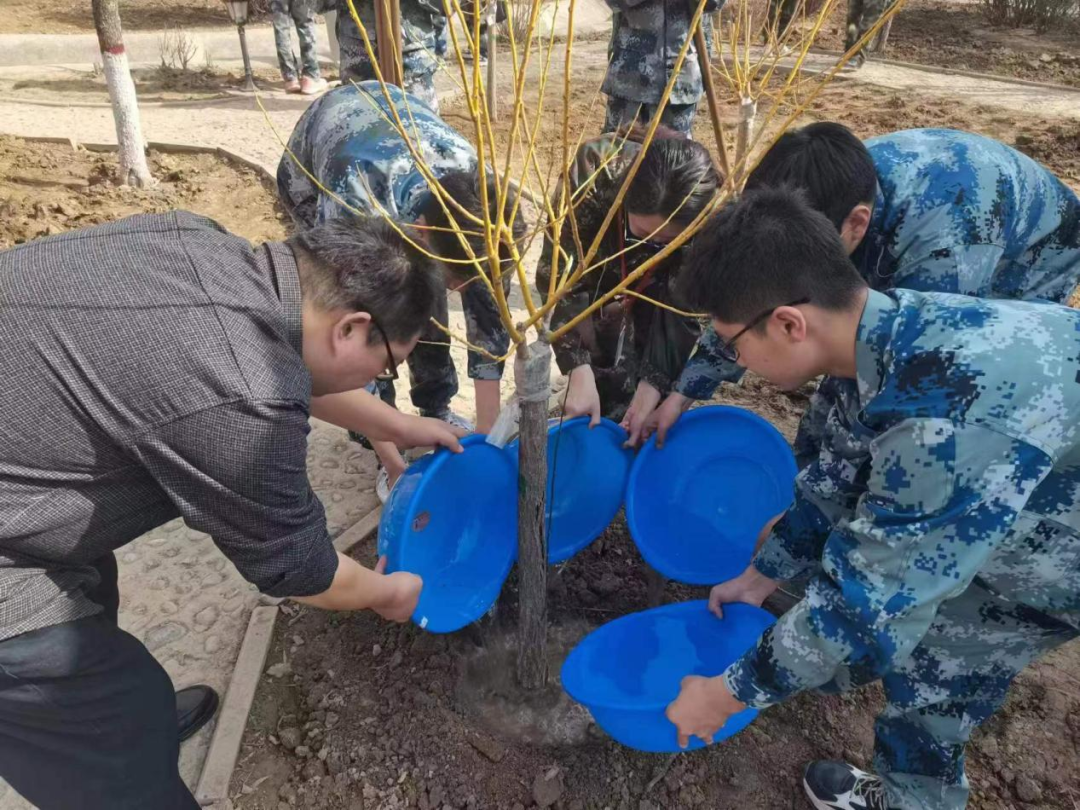 保定理工學(xué)院|管理學(xué)院|手植綠茵 播灑希望