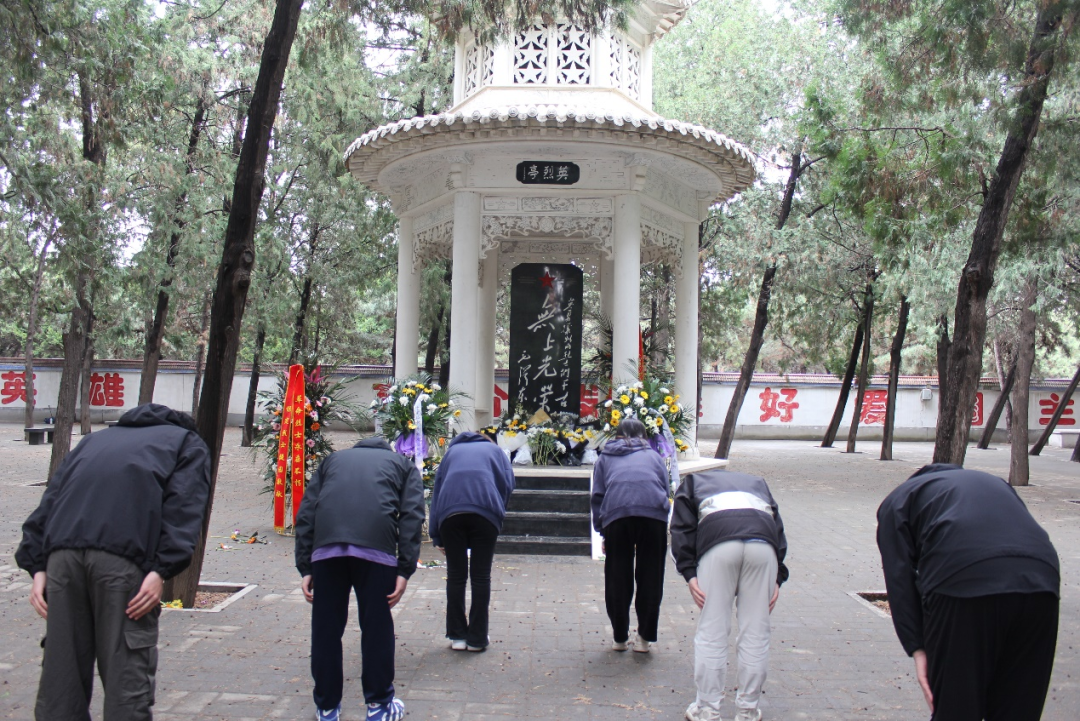 保定理工學(xué)院|管理學(xué)院|憶苦思甜祭烈士，風(fēng)起清明表哀思