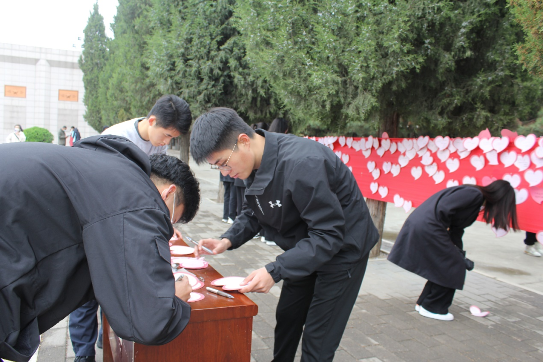 保定理工學(xué)院|管理學(xué)院|憶苦思甜祭烈士，風(fēng)起清明表哀思