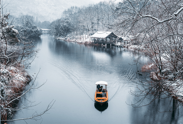 保定理工學(xué)院||管理學(xué)院||冬雪蒼茫，防寒保暖要注意！