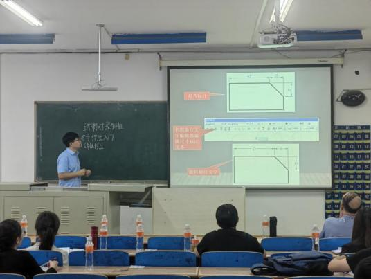 我校舉行新教師課堂教學(xué)資格驗收活動