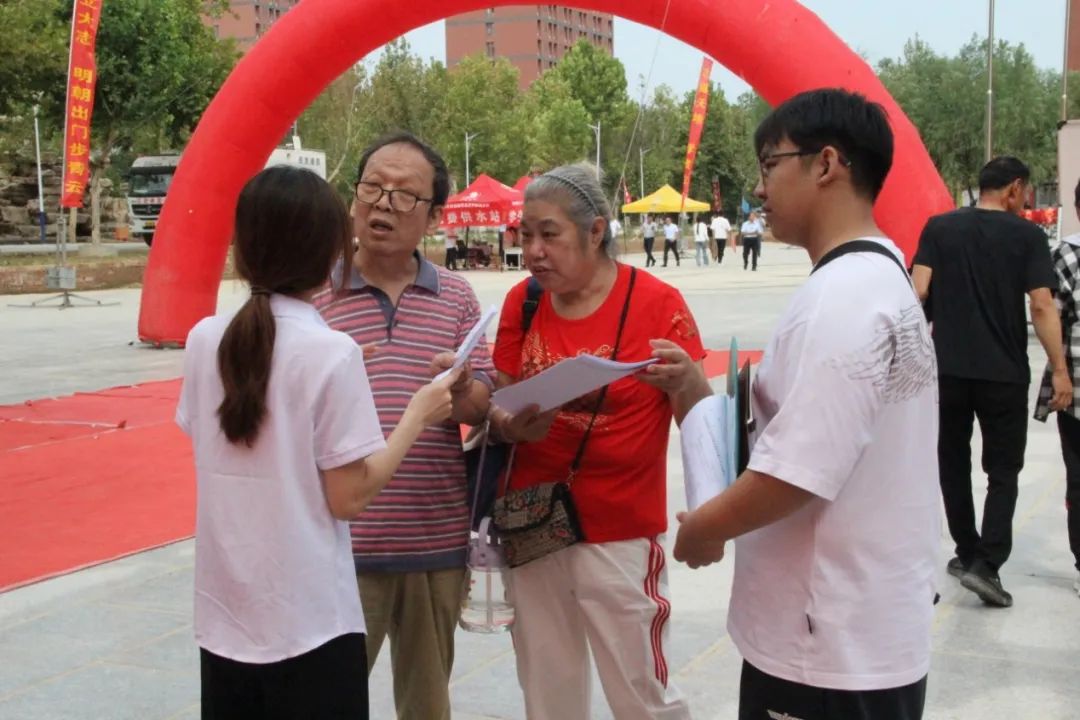 會計學(xué)院“攜手同行，實(shí)時暖心”