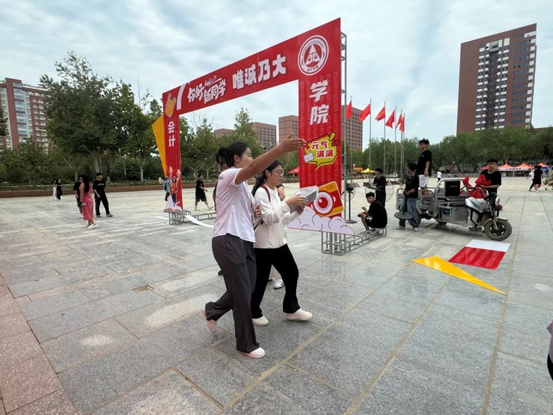 會計學(xué)院“攜手同行，實(shí)時暖心”