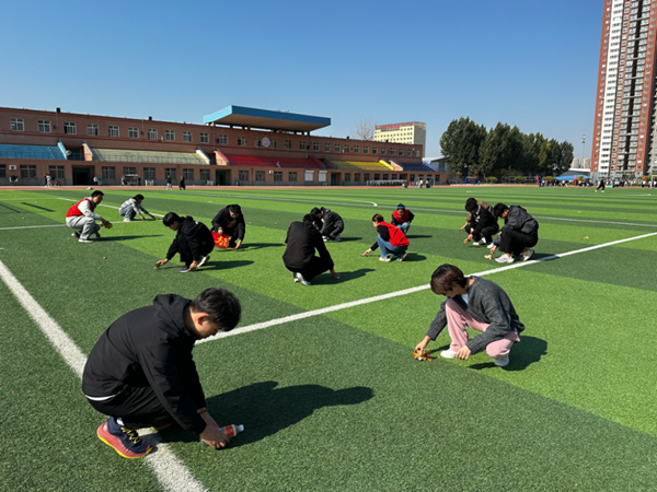 勞動教育|保定理工學院|管理學院|“彎腰彰顯個人素養(yǎng)，昂首爭做校園先鋒”主題志愿活動